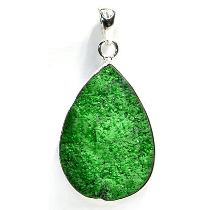 Uvarorvite pendant