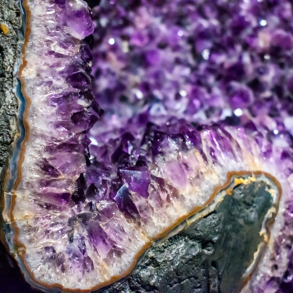 Geodes and Clusters
