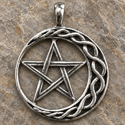 Close-up amulet draft