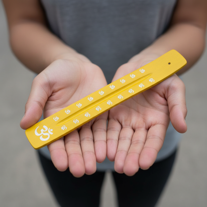 Scene 6 – Yellow ash catcher, held in hands